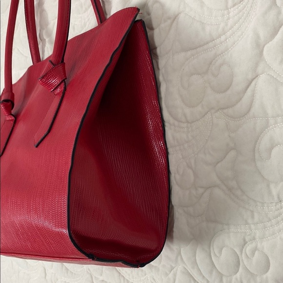 Elizabeth Arden Red Tote Handbag - Picture 6 of 11